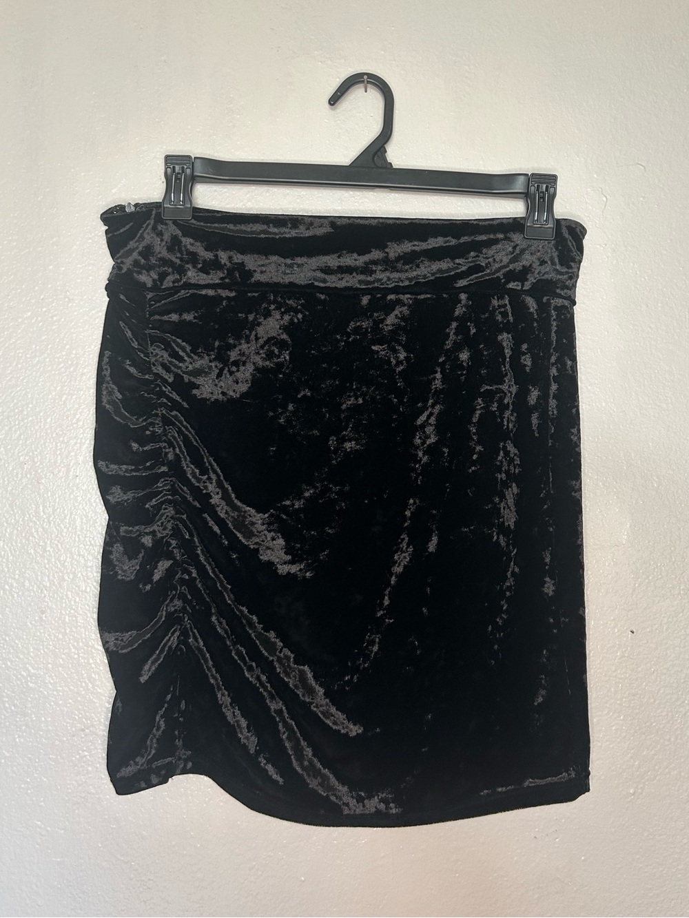 SHEIN Black Crushed Velvet Ruched Mini Skirt